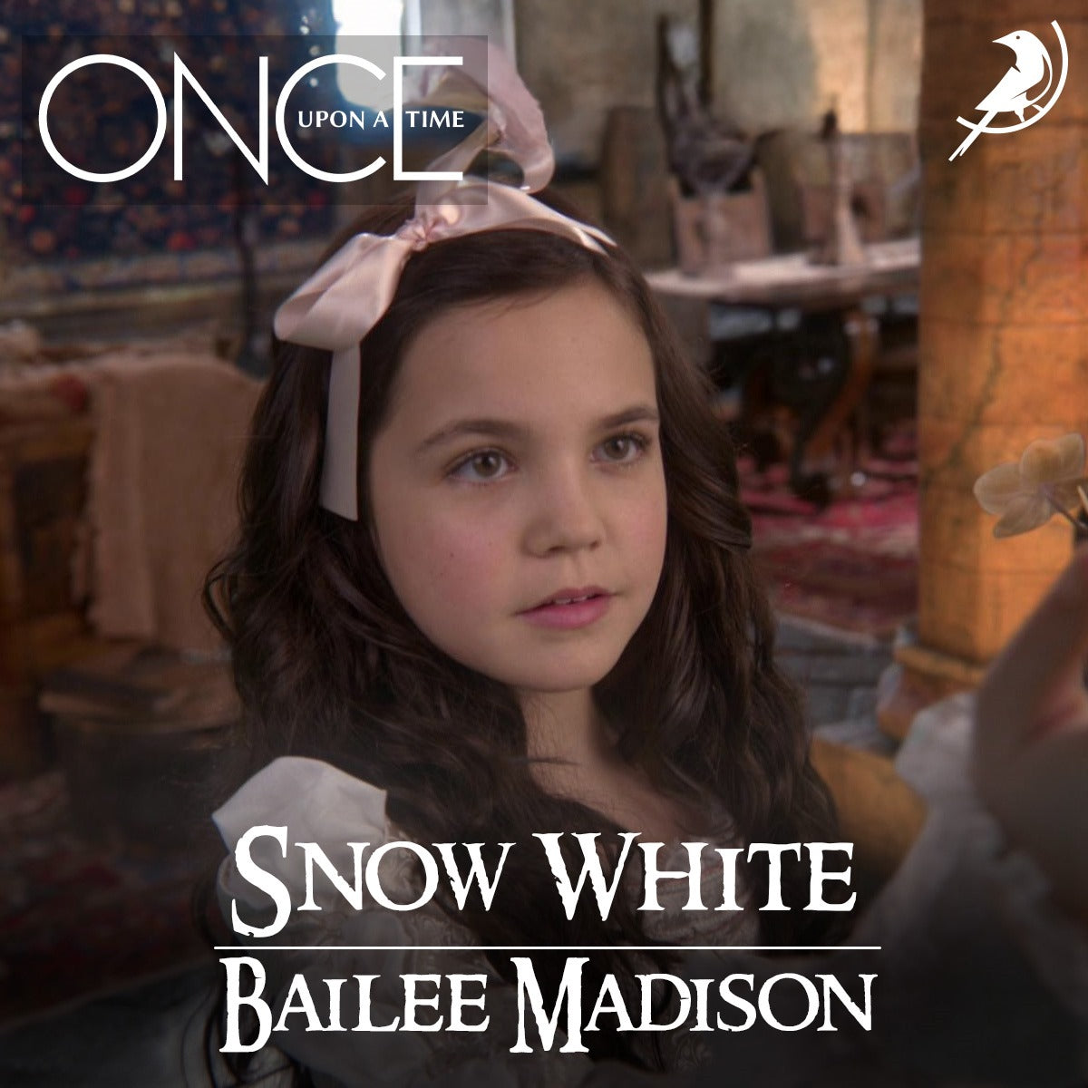 Bailee Madison Autograph Signing