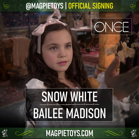 Bailee Madison Autograph Signing